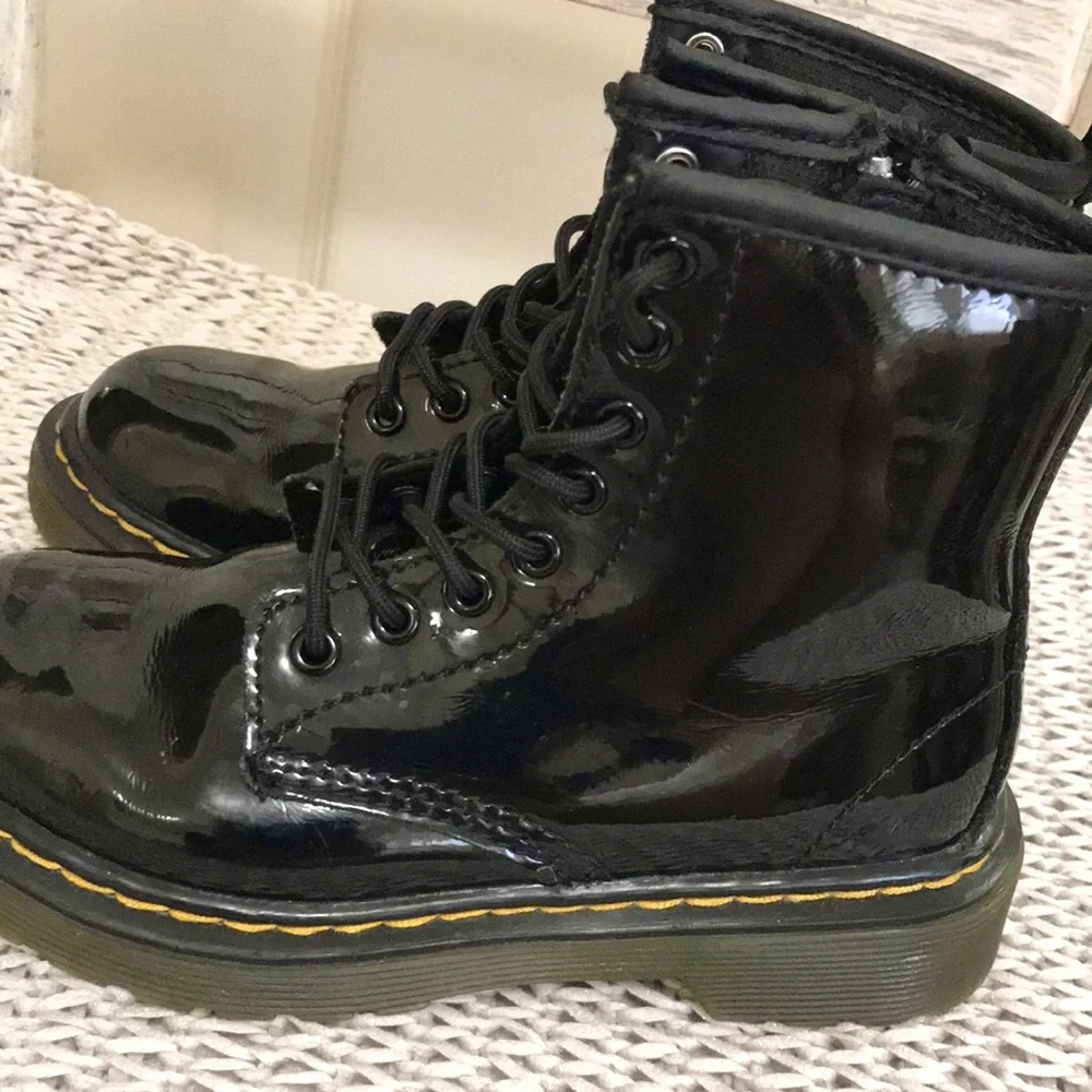 Doc Martens, the 1460 Junior Boots Black Patent